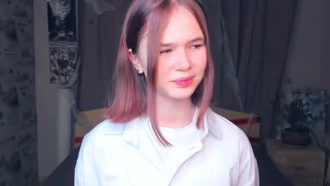 Cozy Lynns room online show from November 18, 8:19 am