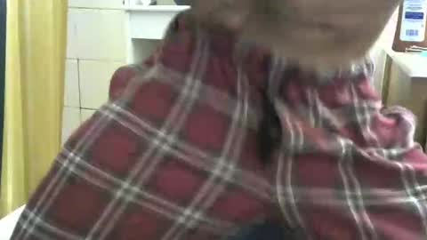 Snapshot of lyricalhippie chatting on November 8, 10:15 am lyricalhippie online show from November 8, 10:15 am