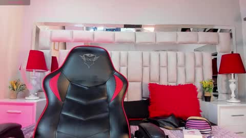 Lizzy smith  online show from September 16, 7:37 pm