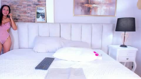 Lizzy smith  online show from November 12, 9:03 pm