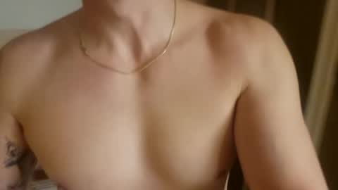 Snapshot of m1guele chatting on December 19, 7:51 pm Fucklover online show from December 19, 7:51 pm