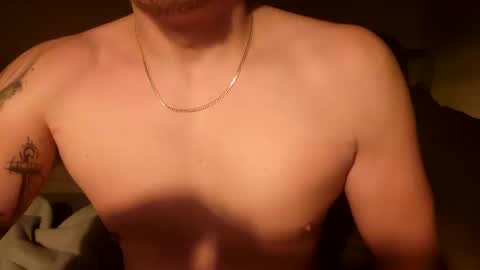 Snapshot of m1guele chatting on December 22, 3:11 am Fucklover online show from December 22, 3:11 am