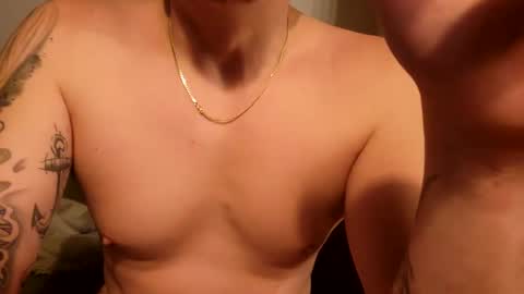 Snapshot of m1guele chatting on January 16, 3:23 am Fucklover online show from January 16, 3:23 am