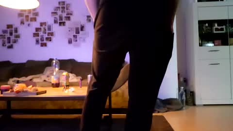 Snapshot of m1guele chatting on February 12, 1:09 am Fucklover online show from February 12, 1:09 am