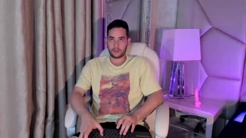 Snapshot of maatt_de_luca chatting on September 13, 5:13 pm Matt De Luca online show from September 13, 5:13 pm