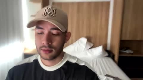 Snapshot of maatt_de_luca chatting on November 8, 4:18 pm Matt De Luca online show from November 8, 4:18 pm