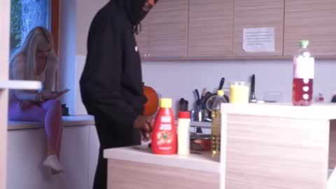 Mac Troy online show from October 7, 3:31 pm