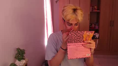 Snapshot of machissex chatting on December 13, 5:10 pm machissex online show from December 13, 5:10 pm