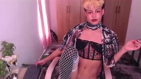 Snapshot of machissex chatting on December 16, 3:00 pm machissex online show from December 16, 3:00 pm