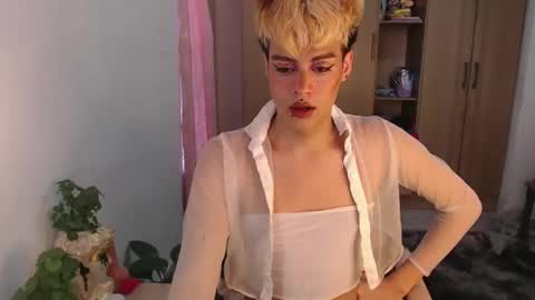 Snapshot of machissex chatting on December 22, 11:22 am machissex online show from December 22, 11:22 am