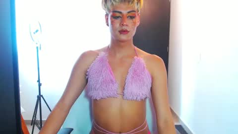 Snapshot of machissex chatting on February 27, 2:32 pm machissex online show from February 27, 2:32 pm