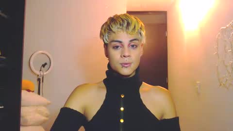 Snapshot of machissex chatting on March 5, 10:44 am machissex online show from March 5, 10:44 am