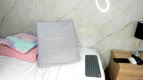 Snapshot of mackenize chatting on December 1, 4:29 pm Carolina online show from December 1, 4:29 pm