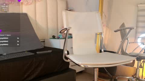 Snapshot of mackenize chatting on September 9, 11:15 pm Carolina online show from September 9, 11:15 pm