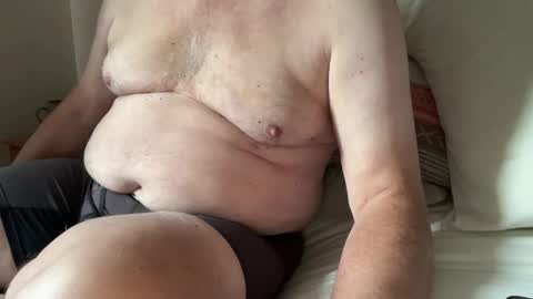 Snapshot of mad4itstill chatting on October 26, 11:27 am Ivor online show from October 26, 11:27 am