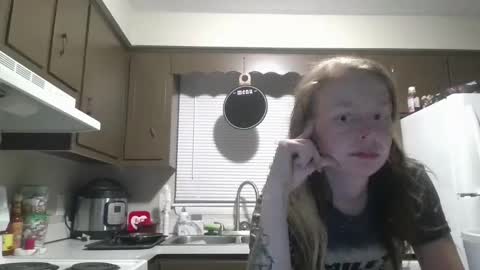 mad_hornet1983 online show from January 20, 2:11 am