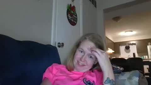 mad_hornet1983 online show from January 27, 5:36 am