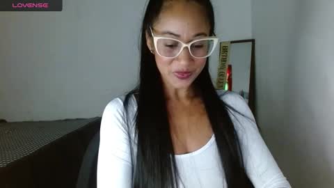 Snapshot of madam_klauss chatting on February 9, 9:28 pm EMILY online show from February 9, 9:28 pm