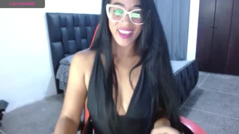 Snapshot of madam_klauss chatting on October 21, 6:14 am EMILY online show from October 21, 6:14 am