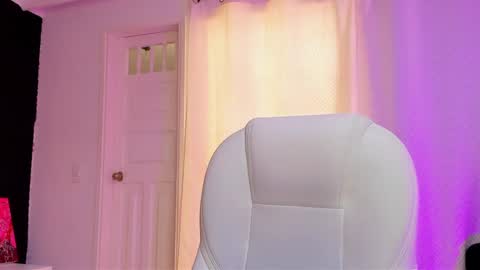 Snapshot of madame_lilith chatting on February 3, 5:35 pm madame lilith online show from February 3, 5:35 pm