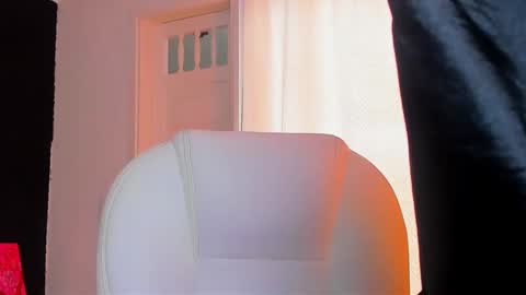 Snapshot of madame_lilith chatting on February 11, 5:29 pm madame lilith online show from February 11, 5:29 pm