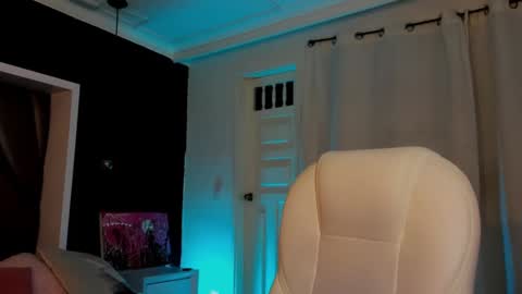 Snapshot of madame_lilith chatting on February 27, 11:10 am madame lilith online show from February 27, 11:10 am