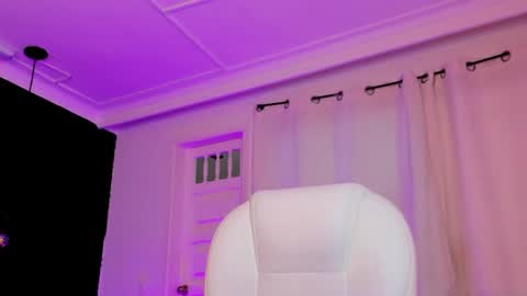 Snapshot of madame_lilith chatting on March 6, 2:18 pm madame lilith online show from March 6, 2:18 pm