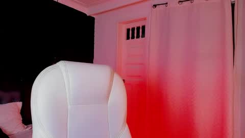 Snapshot of madame_lilith chatting on September 28, 11:15 am madame lilith online show from September 28, 11:15 am