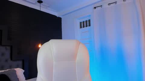 Snapshot of madame_lilith chatting on October 22, 12:38 pm madame lilith online show from October 22, 12:38 pm