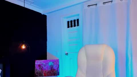 Snapshot of madame_lilith chatting on October 30, 11:11 am madame lilith online show from October 30, 11:11 am