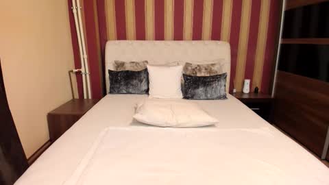 Nora online show from October 31, 1:23 pm