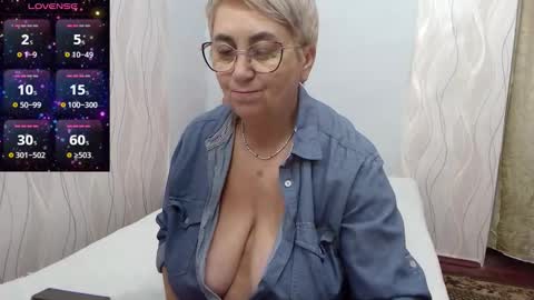 Snapshot of madammargaret chatting on September 30, 5:07 pm Margaret online show from September 30, 5:07 pm