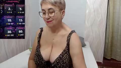 Snapshot of madammargaret chatting on November 3, 5:47 pm Margaret online show from November 3, 5:47 pm