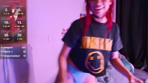 Snapshot of madcatberry chatting on December 14, 6:46 am alex online show from December 14, 6:46 am