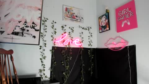 Snapshot of maddi_avalon chatting on December 22, 5:56 am Maddi Avalon online show from December 22, 5:56 am