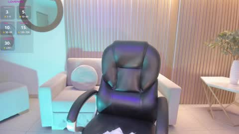 Maddison online show from February 4, 7:18 am