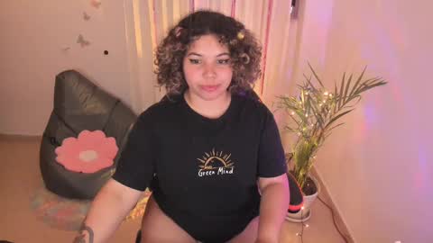 madelaine_taylor online show from February 25, 5:15 pm