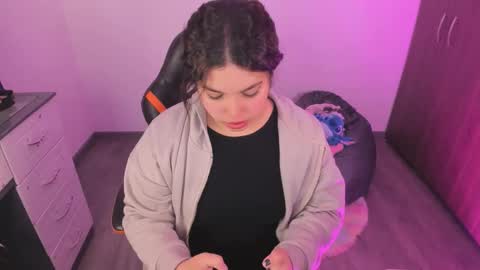 madelaine_taylor online show from October 16, 12:17 pm