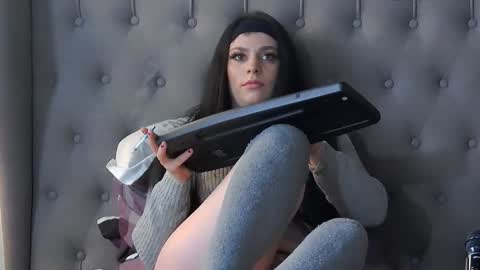 Snapshot of madelynvelure chatting on November 26, 8:26 am madelynvelure online show from November 26, 8:26 am