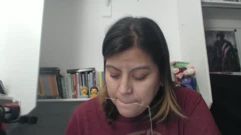 Snapshot of madfeather chatting on December 4, 9:34 pm Letty online show from December 4, 9:34 pm