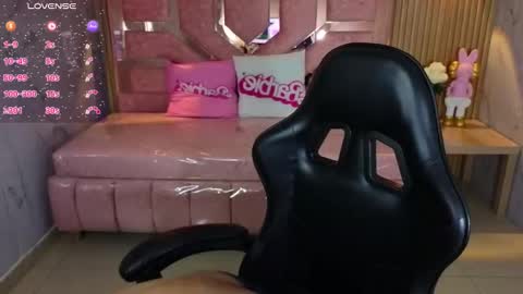 Madhison  online show from November 12, 9:03 pm