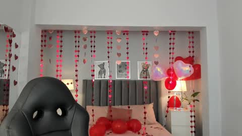 Snapshot of madie_collins7 chatting on February 17, 12:05 pm Madie online show from February 17, 12:05 pm