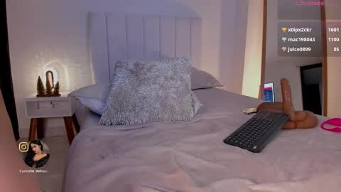 Valentina   1030   530  -  online show from January 5, 5:41 am