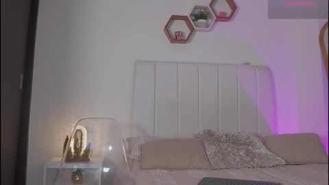 Valentina   1030   530  -  online show from November 19, 5:07 am