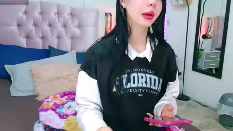 madison_oli online show from September 16, 2:01 am