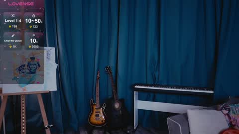 Alice online show from November 11, 12:05 pm