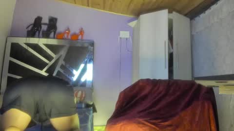 maggie_fit online show from December 18, 11:34 am