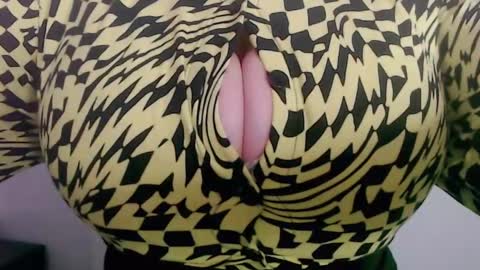 Maggie   online show from January 22, 2:48 am