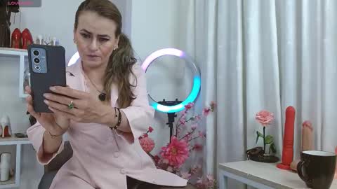 Snapshot of maghenta chatting on September 12, 11:37 pm Maghenta-MS mature online show from September 12, 11:37 pm