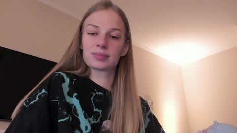 Snapshot of magic_couple13 chatting on December 5, 10:01 am Alice online show from December 5, 10:01 am